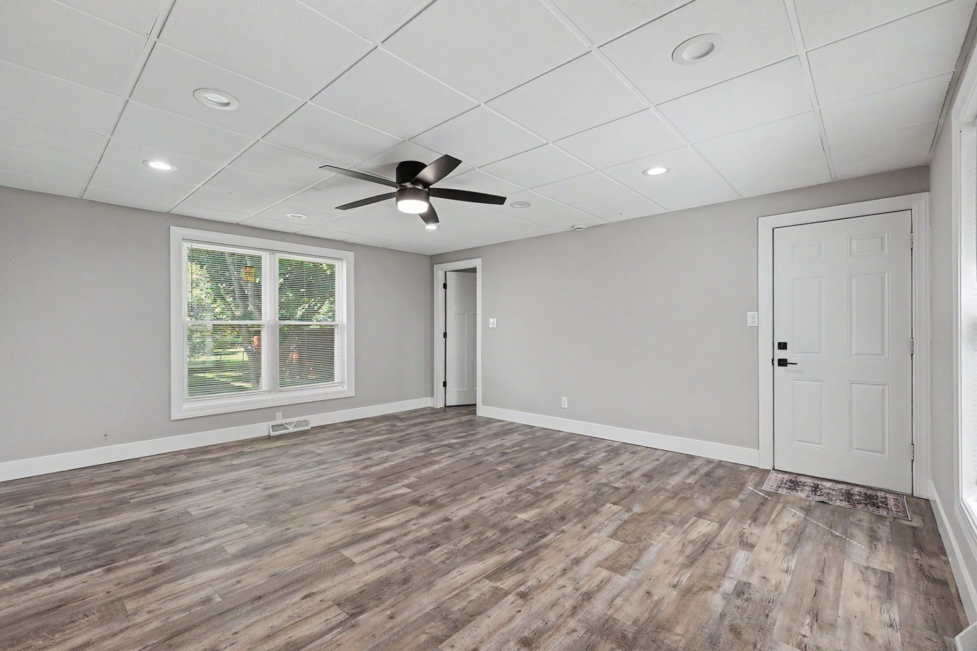 Belleville home, entry living space